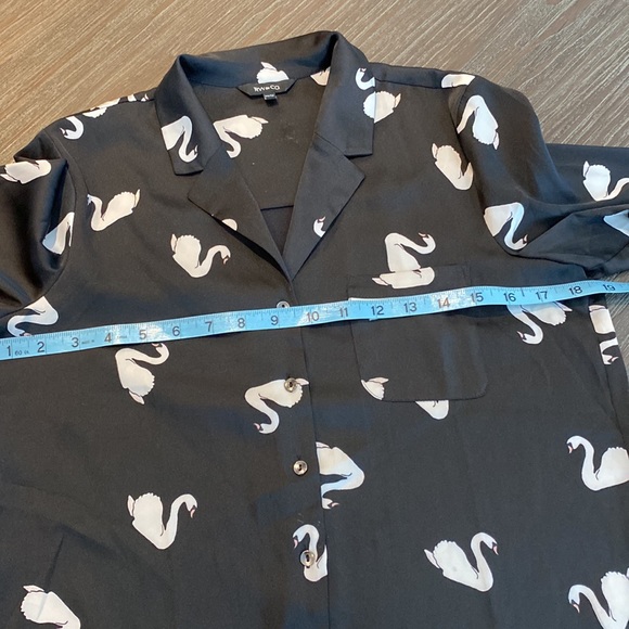 RW and Company, extra small ladies swan blouse in black and white. - Picture 7 of 8